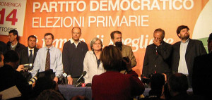 Archivio famiglia Gherardini, foto di gruppo dei candidati alle Primarie del PD nel 2007. 14 ottobre 2007. Da sinistra: Schettini, Letta, Bindi, Prodi, Veltroni, Adinolfi